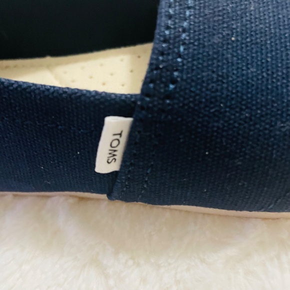 Toms Canvas Flats - Picture 9 of 16